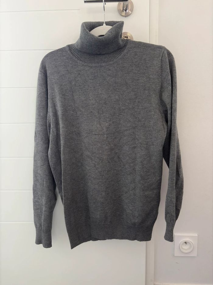 Pull léger col roulé