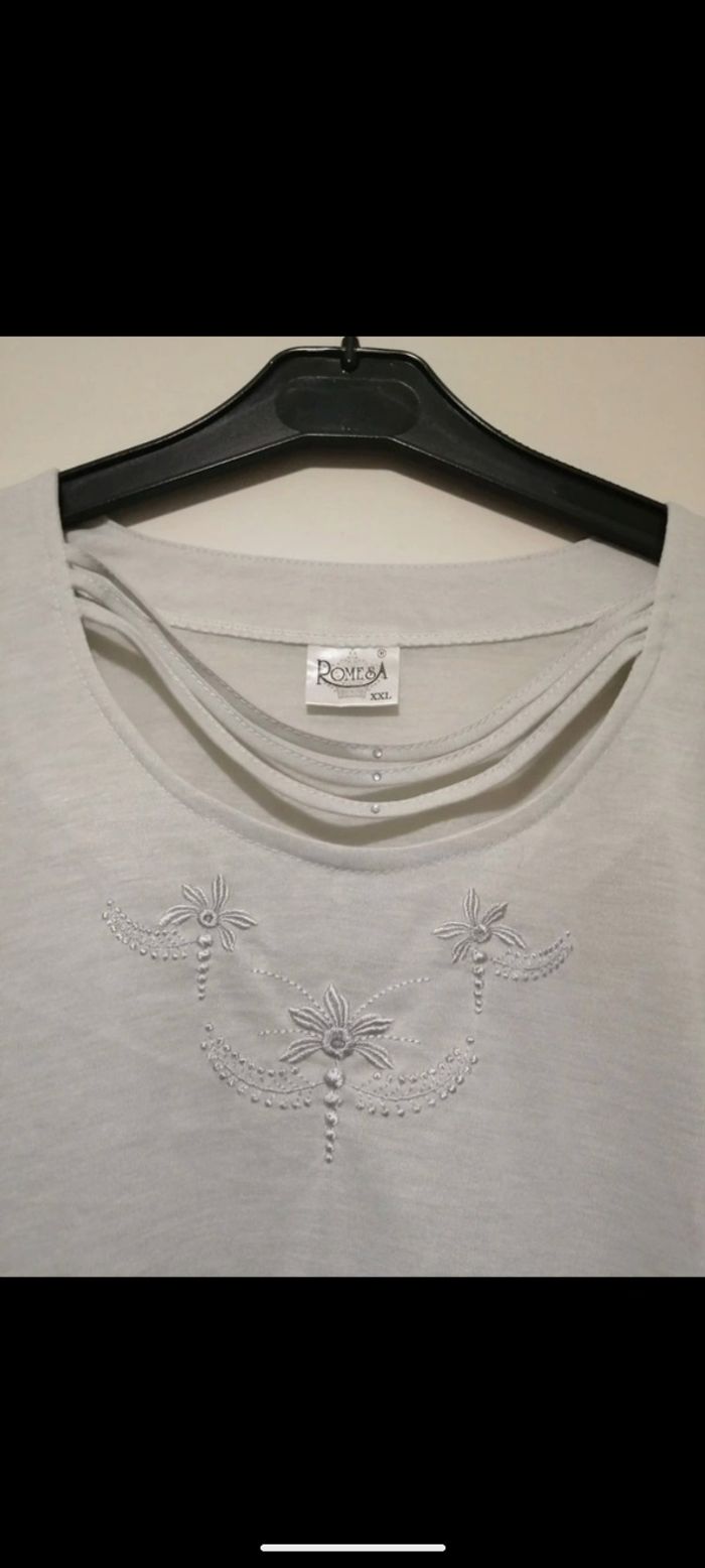 Beau tee shirt gris clair Romesa. Taille 44 - photo numéro 2