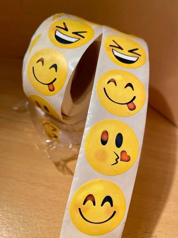 1000 autocollants gommettes smileys 8 motifs NЕUF