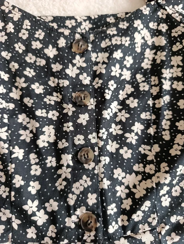 Combishort H&M 36 noir fleuri blanche manches courtes bouffantes - photo numéro 8