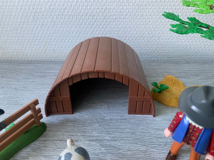 Enclos et éleveur de cochons Playmobil 5122 - photo numéro 4
