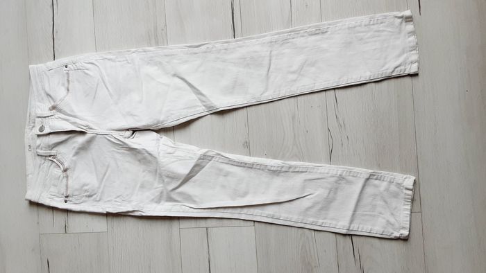 Vêtement femme pantalon type jean blanc C&A taille 38
