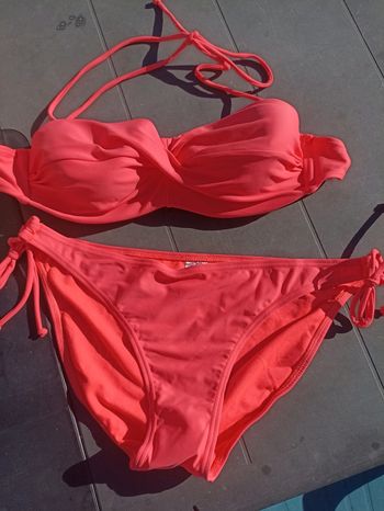 Maillot deux pièces rouge taille 42