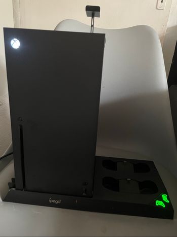 Xbox Series X – très bon état + support ventilateur ipega / chargeur manette / porte-casque
