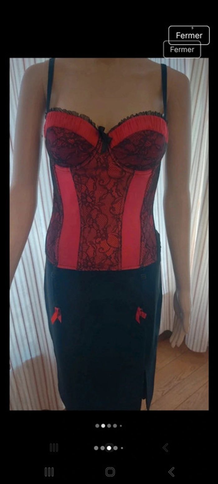 Corset guêpière rouge/noir La Senza fr 90C - photo numéro 2
