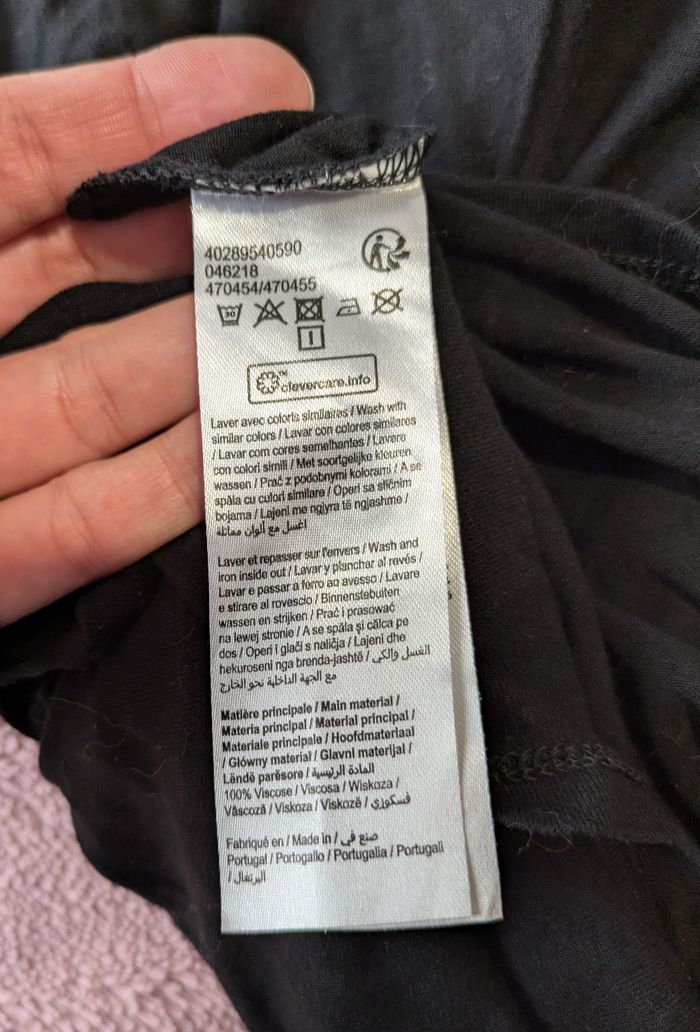 Joli haut avec une bretelle froufrous Gémo Taille 40 noir très bon état - photo numéro 3