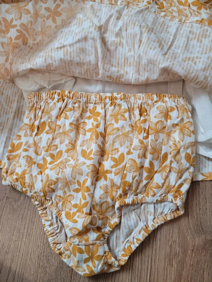 Robe neuve fleurie culotte okaidi - photo numéro 3