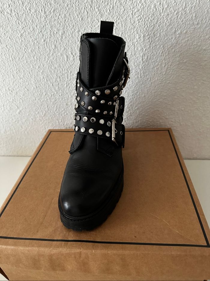 Bottines en cuir noires cloutées style motard - Zara - photo numéro 9