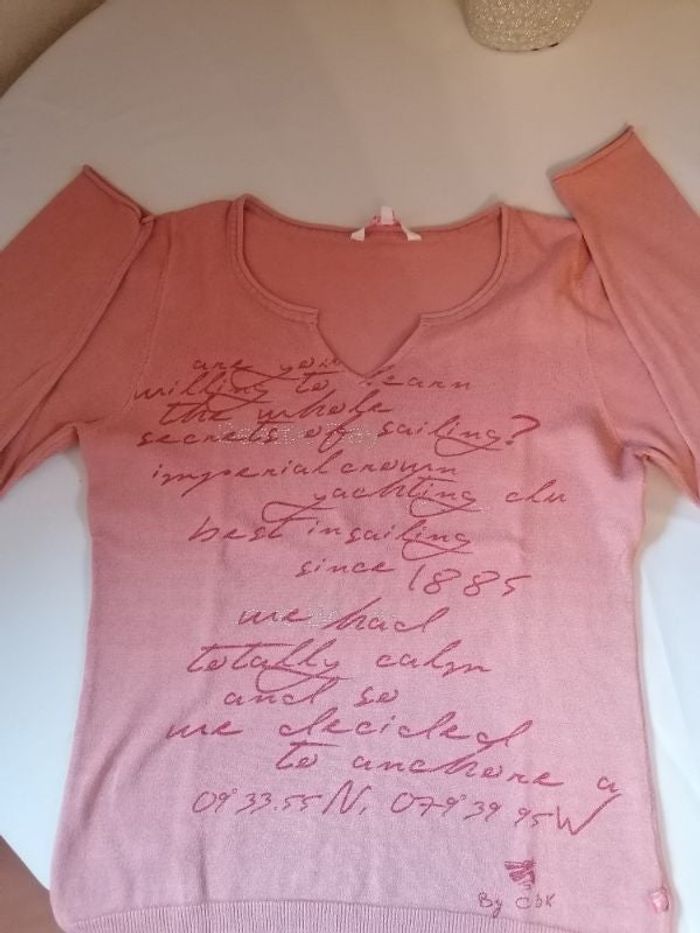 Joli pull fin avec strass idéale pour soirée été ou inter saison tissu fin de belle qualité