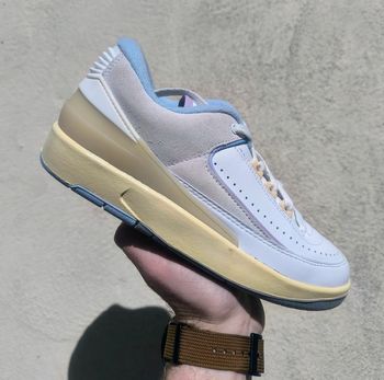 Baskets Jordan 2 low beige blanche pointure 37.5