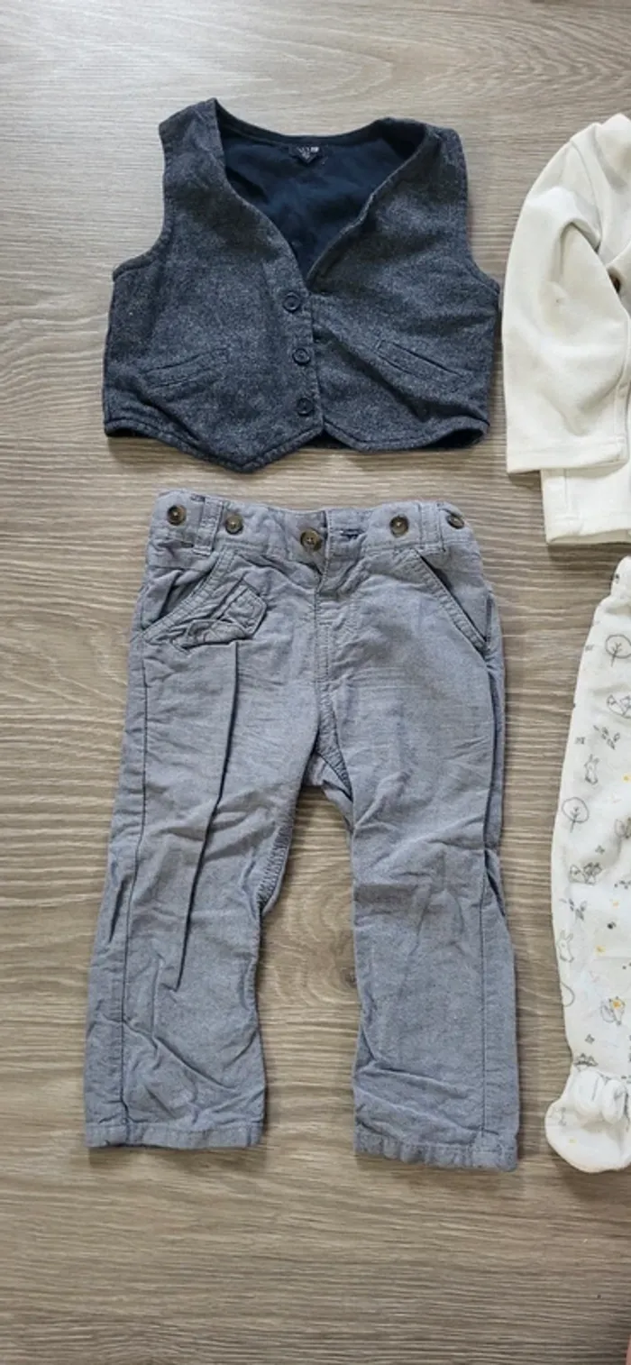 Lot vêtements 12 mois - photo numéro 2