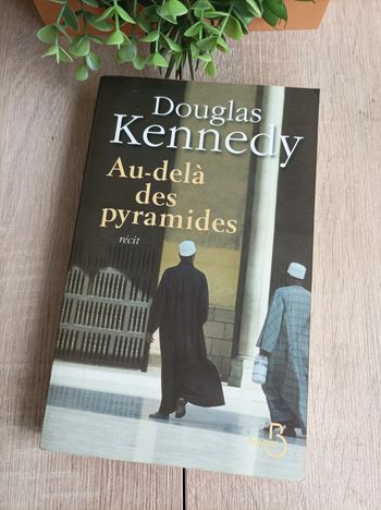 Livre Au-delà des pyramides Douglas Kennedy