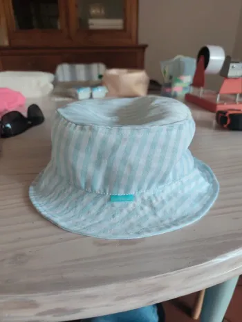 Bob bleu pastel à rayures chapeau été 58 cm Decathlon vintage