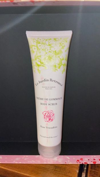 Crème de gommage corps