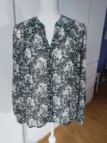 Jolie blouse en voile noire et blanche