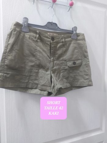Short 42 kaki