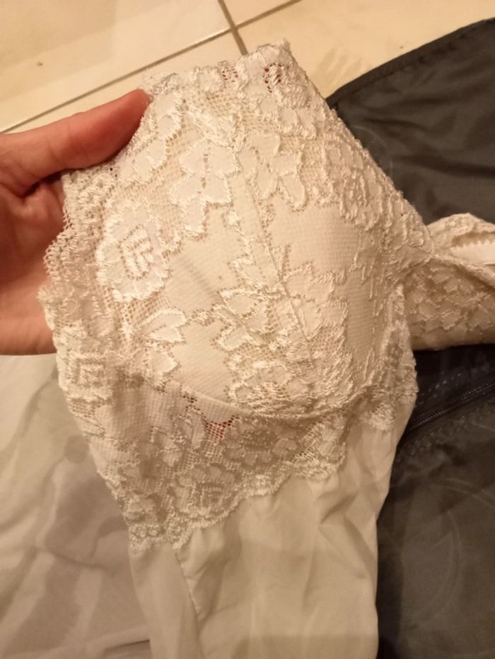 Nuisette à dentelle blanche un peu transparente - photo numéro 3