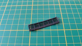 Grille arrière numéro 2 pièce détachée miniature Bburago burago Porsche 911 Carrera 1993 noir 1/18 1