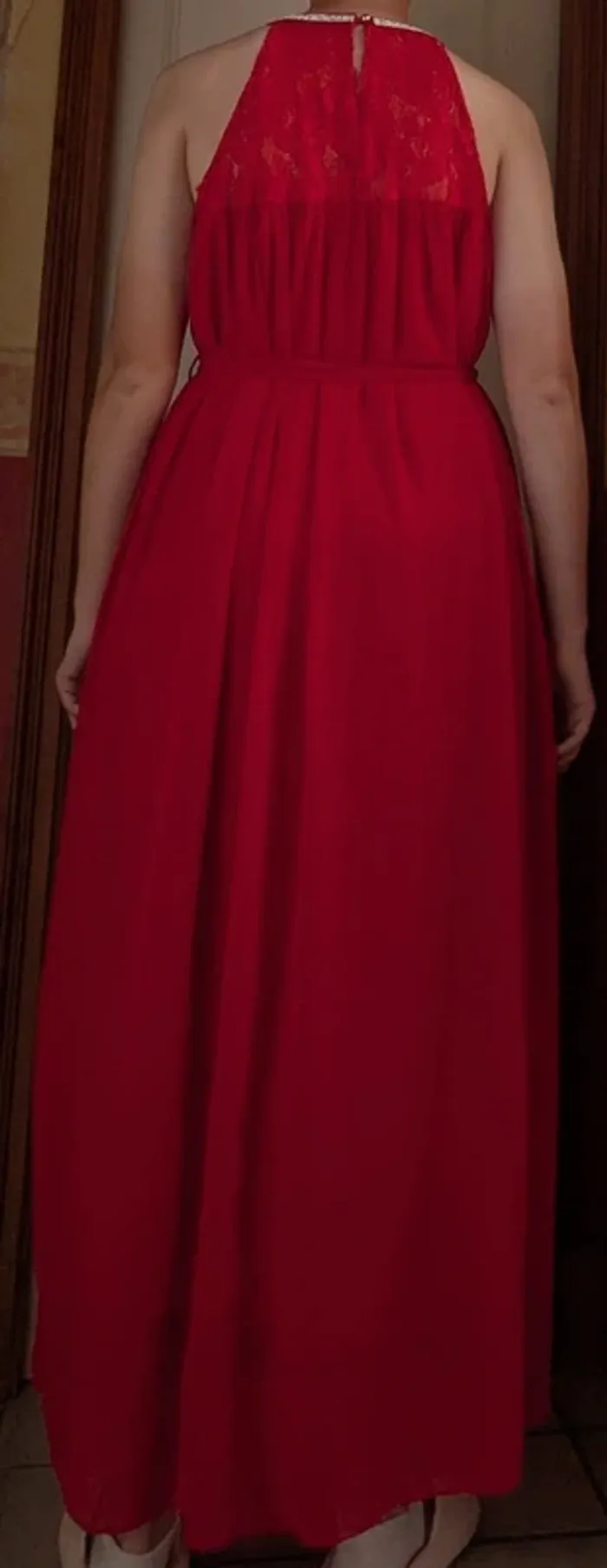 Longue robe rouge - photo numéro 2