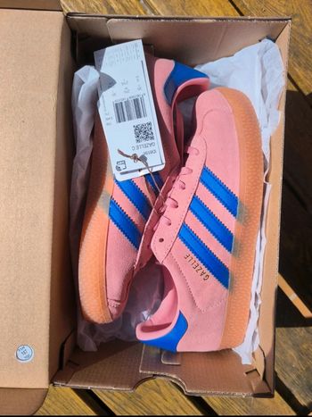 Baskets adidas gazelle rose pointure 35 neuves sans boîte