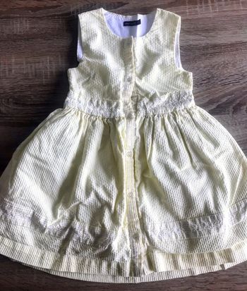 Robe jaune pâle