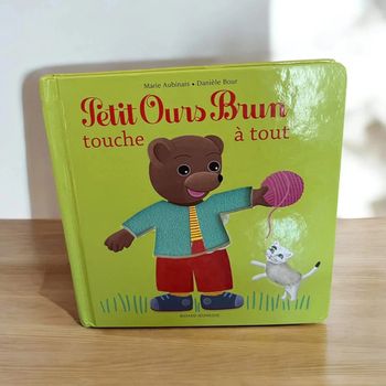 Livre à toucher petit ours brun touche à tout