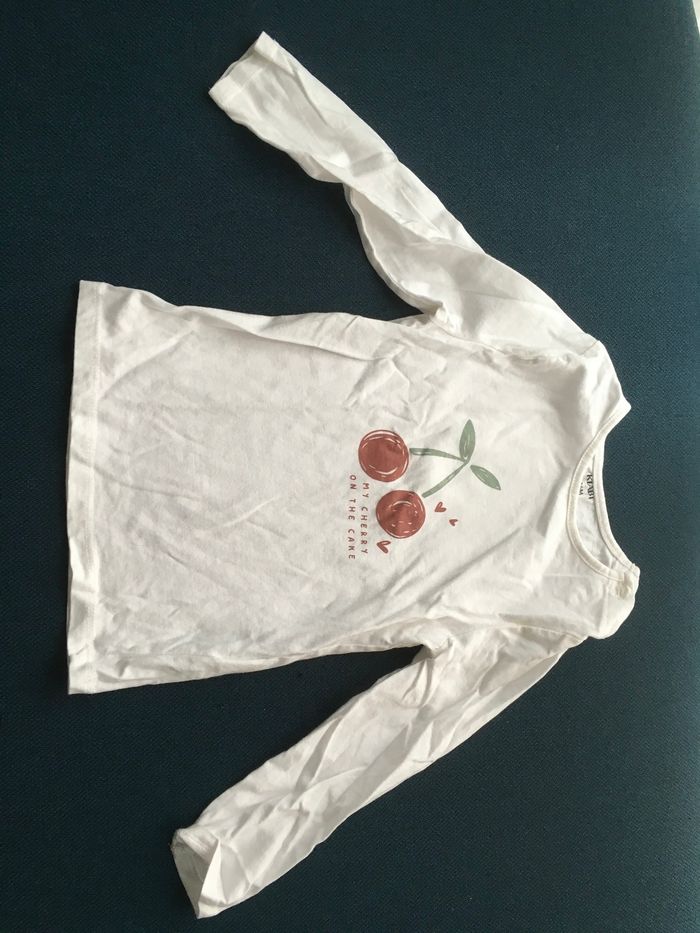 Lot tee shirts fond blanc motif fleurs et cerises - photo numéro 4