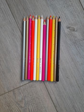 Lot de 13 crayons de couleurs arrtx