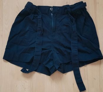 Short fille