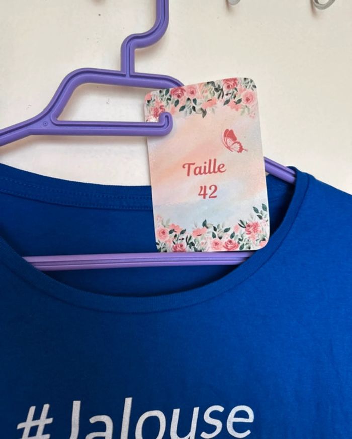 T-shirt. A manches courtes. Femme. Bleu. Amazon. - photo numéro 4
