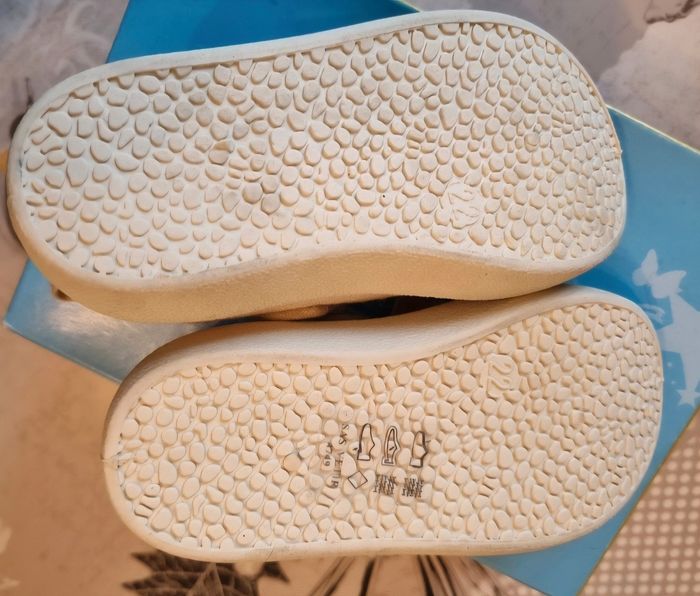 Chaussures en toile pour jeune enfant - photo numéro 5