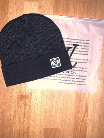 Bonnet Lv noir