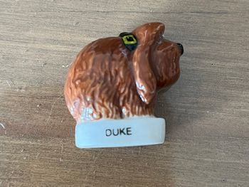 Fève Chien marron Duke Comme des Bêtes