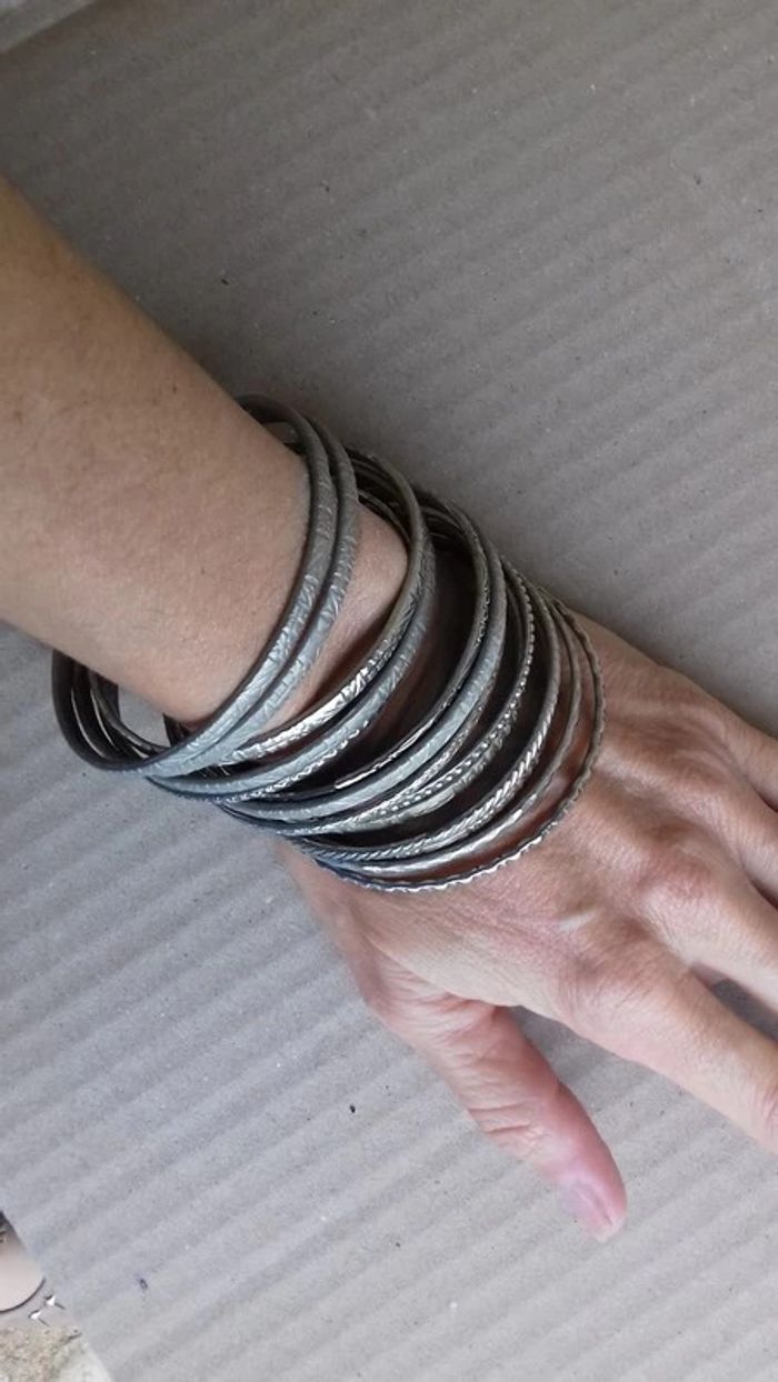 Lot de bracelets argentés
