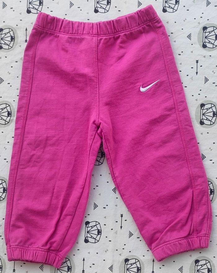 Jogging Nike taille 9/12 mois