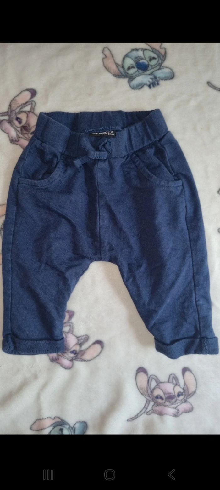Pantalon 6 mois fille en très bon état