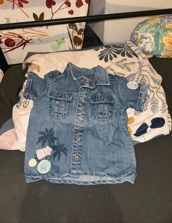 Chemise en jeans bb garçon taille 24 mois🐨