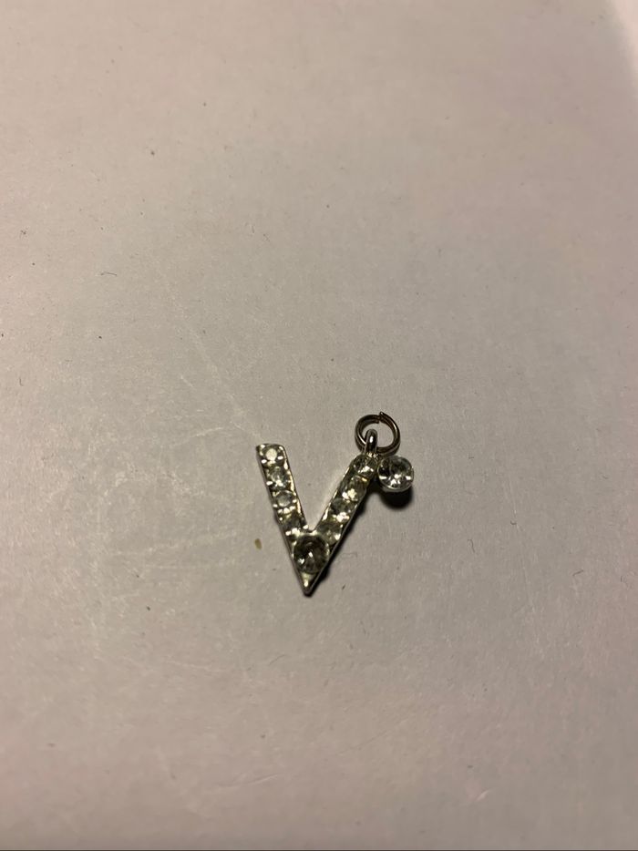 Pendentif initiale V - photo numéro 2