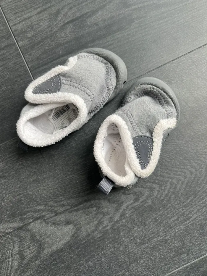 Petits chaussons Décathlon T21