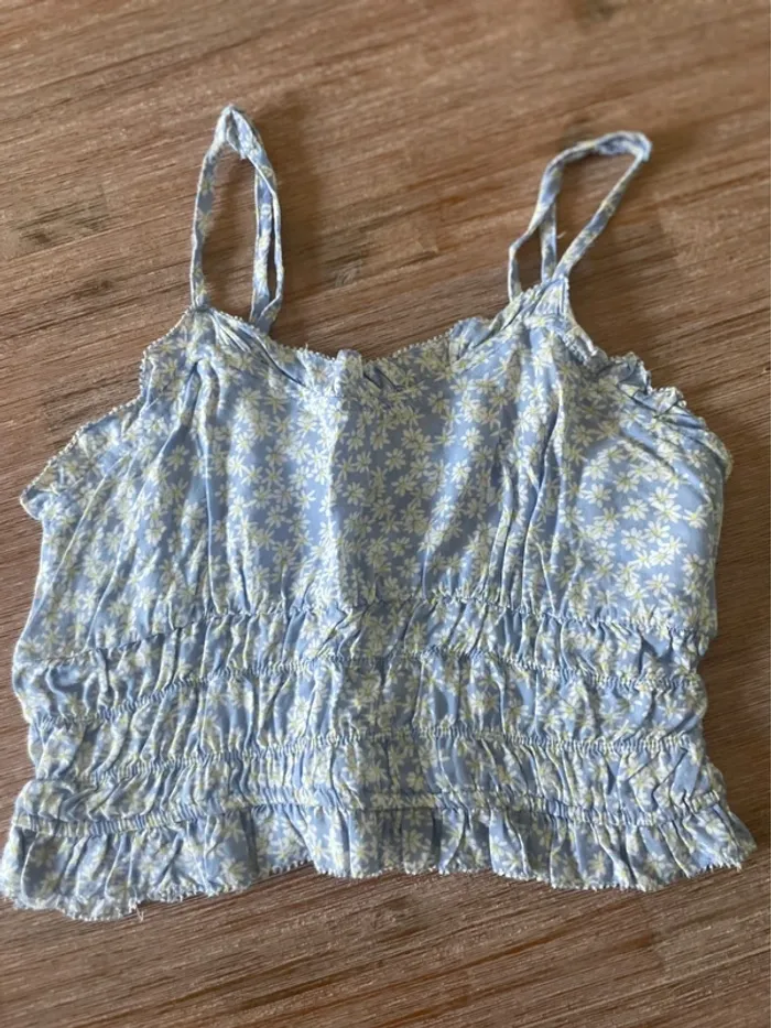 Débardeur à bretelles bleu à fleurs