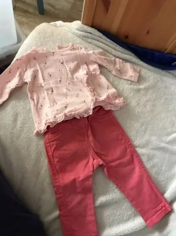 T-shirt et pantalon 9- 12 mois