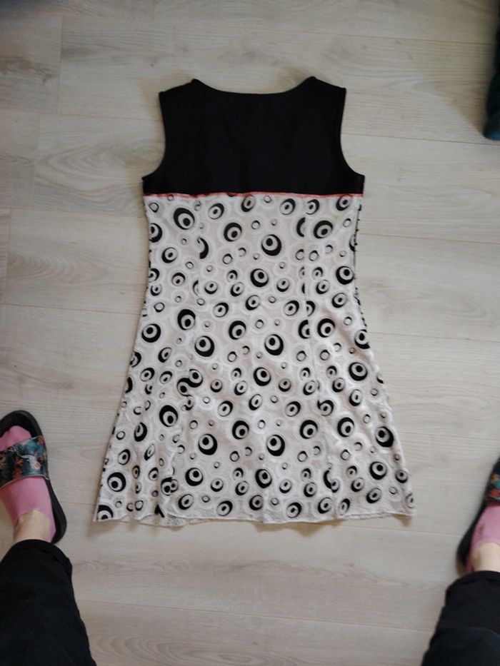 Robe manches courtes. Taille 1 - photo numéro 5