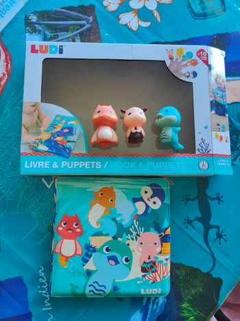 Livre de bain et ses héros