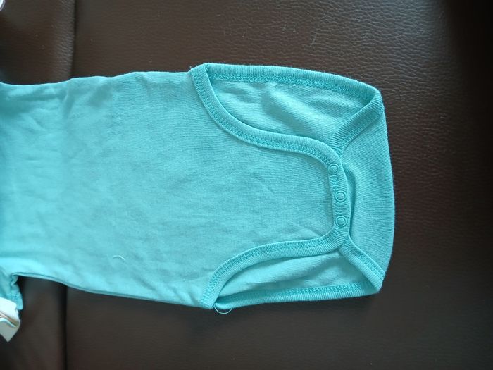 lot de trois bodies manches courtes garcon 18 mois - photo numéro 4