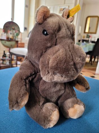 Peluche Hippopotame Steiff marron chair 30cm assis doux peluche traditionnelle collection