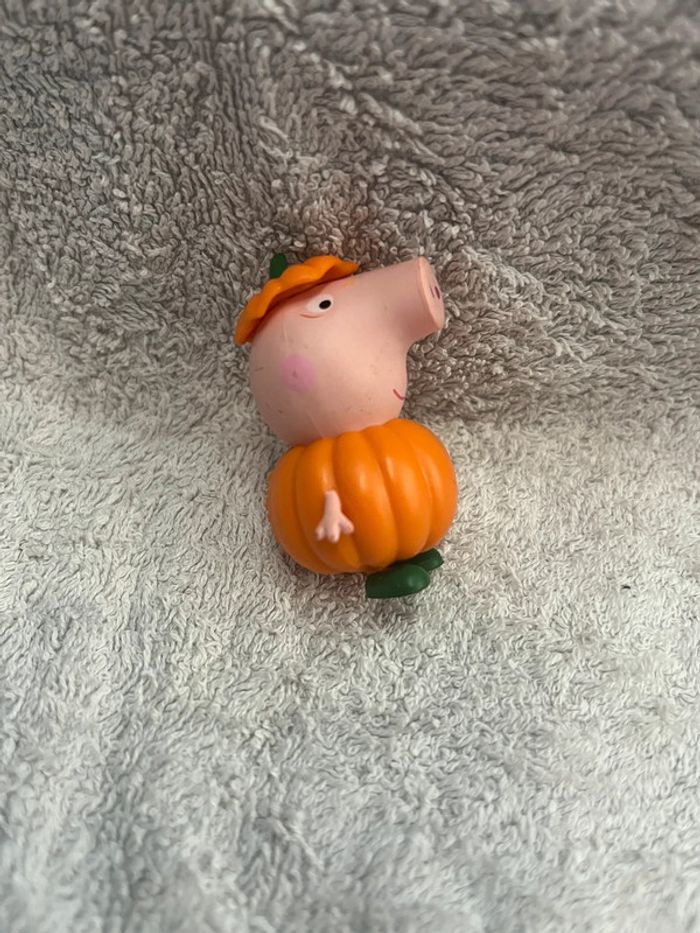 Figurine Georges Pig en citrouille - photo numéro 4