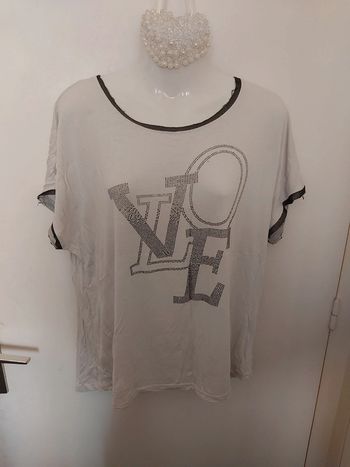 Tee-shirt blanve avec motif Love en strass taille 42