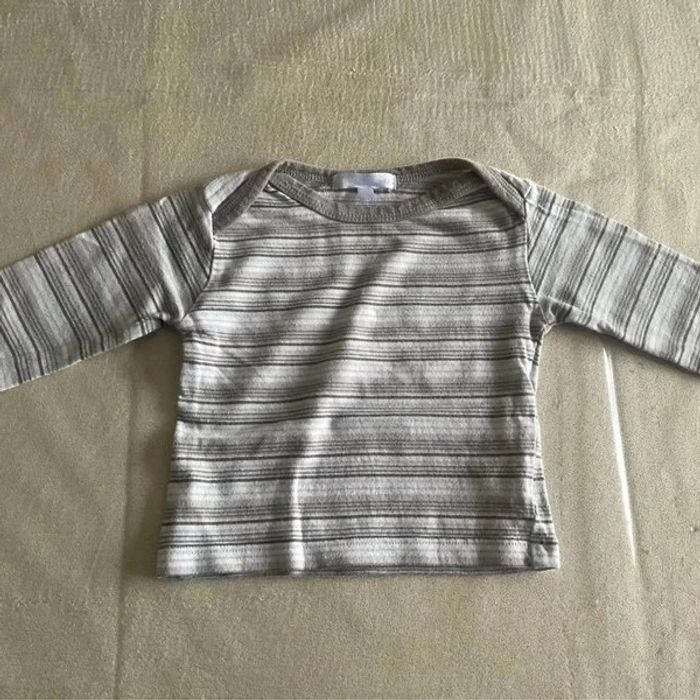 🧸 Joli haut à rayures grises pour bébé 🧸