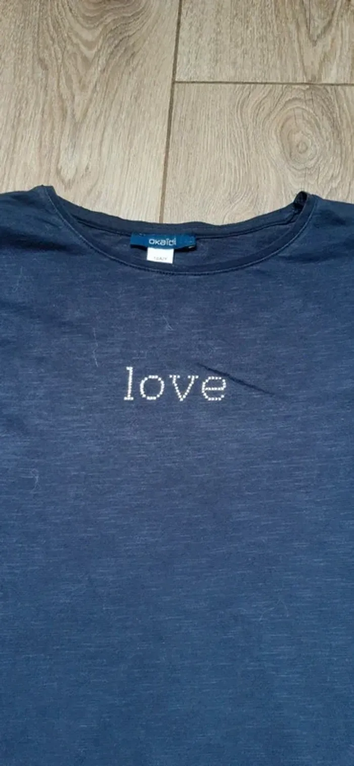 Tee-shirt ML okaidi bleu marine "love" 10 ans en très bon état - photo numéro 2