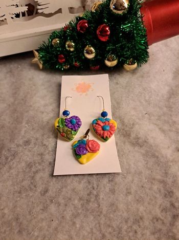 Boucles d'oreilles cœur et pendentif assortie multicolore